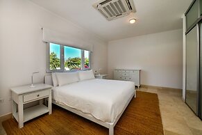 Beach Front Luxury Villa! Boca Catalina Malmok!