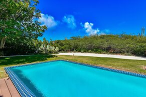 Beach Front Luxury Villa! Boca Catalina Malmok!