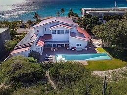 Beach Front Luxury Villa! Boca Catalina Malmok!