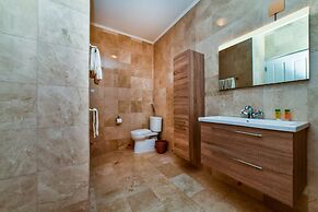 Beach Front Luxury Villa! Boca Catalina Malmok!