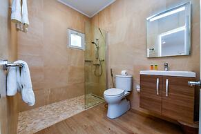 Beach Front Luxury Villa! Boca Catalina Malmok!