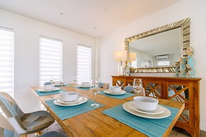 Ocean View! Fully Renovated Villa, Private Pool!