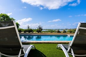 Ocean View! Fully Renovated Villa, Private Pool!