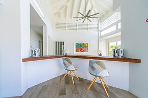 Ocean View! Fully Renovated Villa, Private Pool!