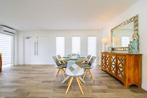 Ocean View! Fully Renovated Villa, Private Pool!