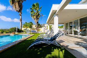 Ocean View! Fully Renovated Villa, Private Pool!