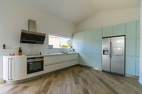 Ocean View! Fully Renovated Villa, Private Pool!