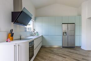 Ocean View! Fully Renovated Villa, Private Pool!