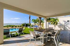 Ocean View! Fully Renovated Villa, Private Pool!