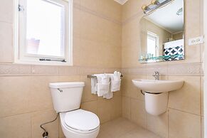 Ocean View! Fully Renovated Villa, Private Pool!