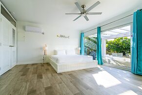 Ocean View! Fully Renovated Villa, Private Pool!