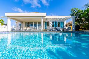 Ocean View! Fully Renovated Villa, Private Pool!