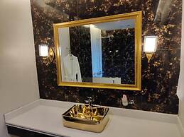 Royal Mansion Hotel