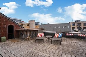 Downtown Rockstar Residence