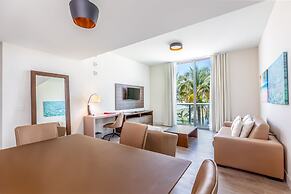 Stylish Private Beach Condo Hollywood