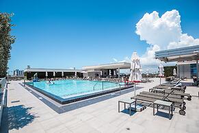 Stylish Private Beach Condo Hollywood