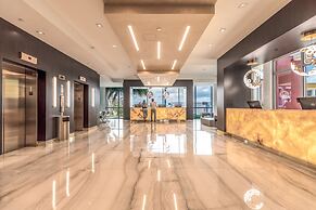 Stylish Private Beach Condo Hollywood