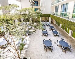 Stylish Private Beach Condo Hollywood