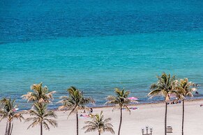Stylish Private Beach Condo Hollywood