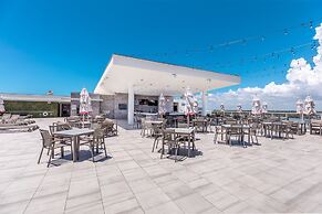 Stylish Private Beach Condo Hollywood