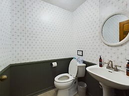 Hazeltine Hideaway