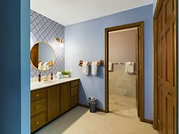 Hazeltine Hideaway