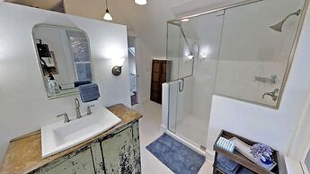 Linden Hills Luxury Charmer