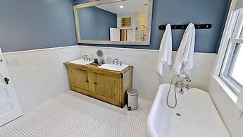 Linden Hills Luxury Charmer