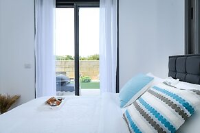 Stylish Coastal Oasis by Sea N' Rent