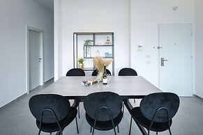 Stylish Coastal Oasis by Sea N' Rent