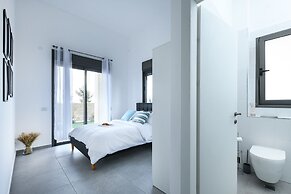 Stylish Coastal Oasis by Sea N' Rent