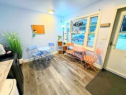 Hillcrest Motel