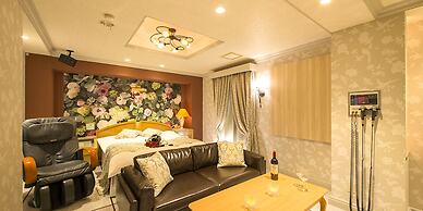 Qt HOTEL - Adults Only