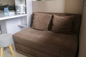 Homey And Cozy Stay 2Br At Green Pramuka City Apartment