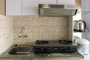 Homey And Cozy Stay 2Br At Green Pramuka City Apartment