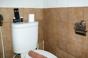 Homey And Cozy Stay 2Br At Green Pramuka City Apartment