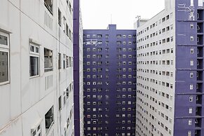 Homey And Cozy Stay 2Br At Green Pramuka City Apartment