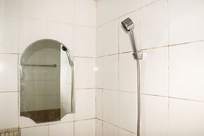 Homey And Cozy Stay 2Br At Green Pramuka City Apartment