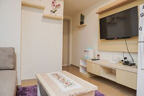 Comfort 1Br With Working Room At Meikarta Apartment