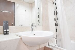 Comfort And Minimalist 3Br Apartment At Bellagio Residence