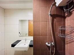 Cozy Studio Room At Dago Suites Apartment