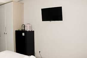 Homey And Cozy Studio Apartment At Elvis Tower