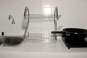 Homey And Cozy Studio Apartment At Elvis Tower