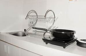 Homey And Cozy Studio Apartment At Elvis Tower