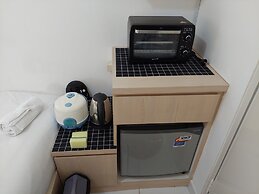 Cozy And Minimalist Studio (No Kitchen) At Aeropolis Apartment