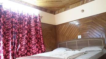 Goroomgo Payal Mall Road Nainital