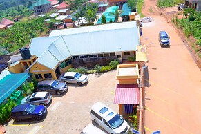 Hill Top Hotel Semuto