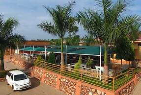 Hill Top Hotel Semuto