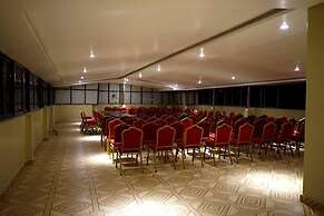 Hill Top Hotel Semuto