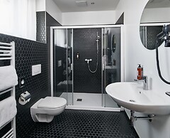 VN17 Rooftop Suites by Adrez Living